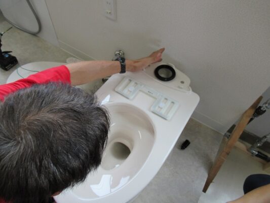 神奈川県横浜市　トイレの水漏れ修理　パッキン交換 (2)